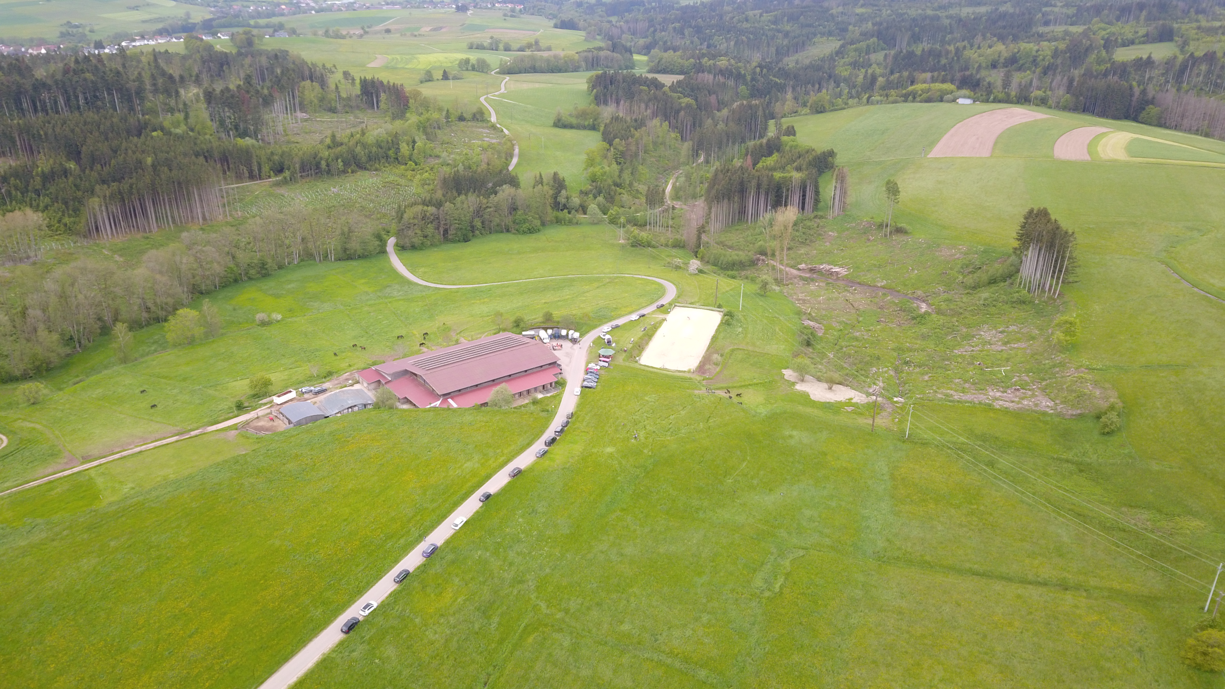 Reitstall Thoma von oben — am Waldrand im Südschwarzwald